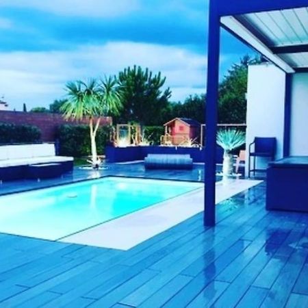 Maison De Vacances Contemporaine Avec Piscine Villa Vedene Exterior photo