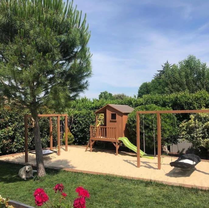 Maison De Vacances Contemporaine Avec Piscine Villa Vedene Exterior photo