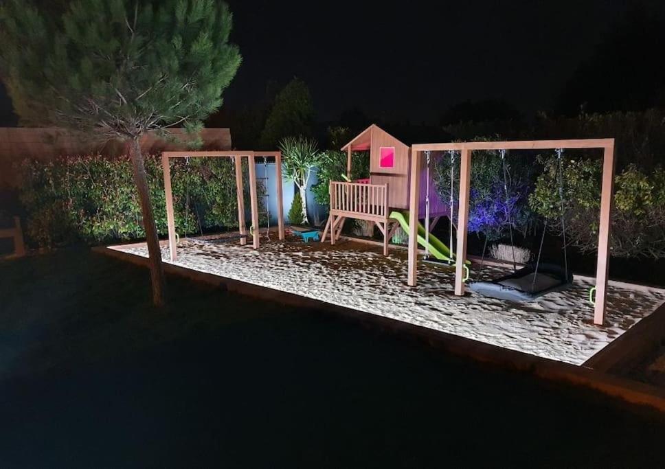 Maison De Vacances Contemporaine Avec Piscine Villa Vedene Exterior photo