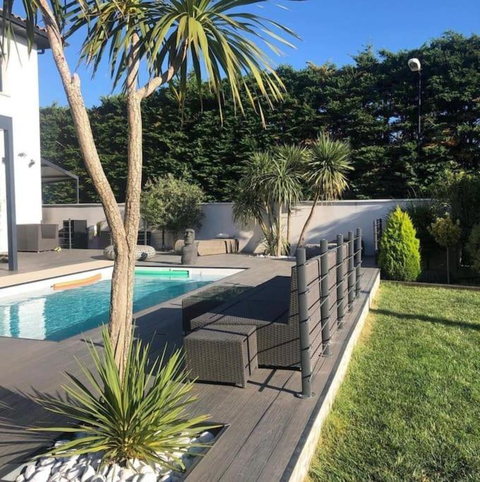 Maison De Vacances Contemporaine Avec Piscine Villa Vedene Exterior photo