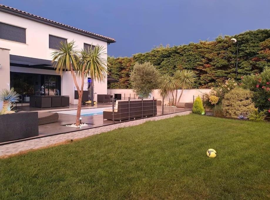 Maison De Vacances Contemporaine Avec Piscine Villa Vedene Exterior photo